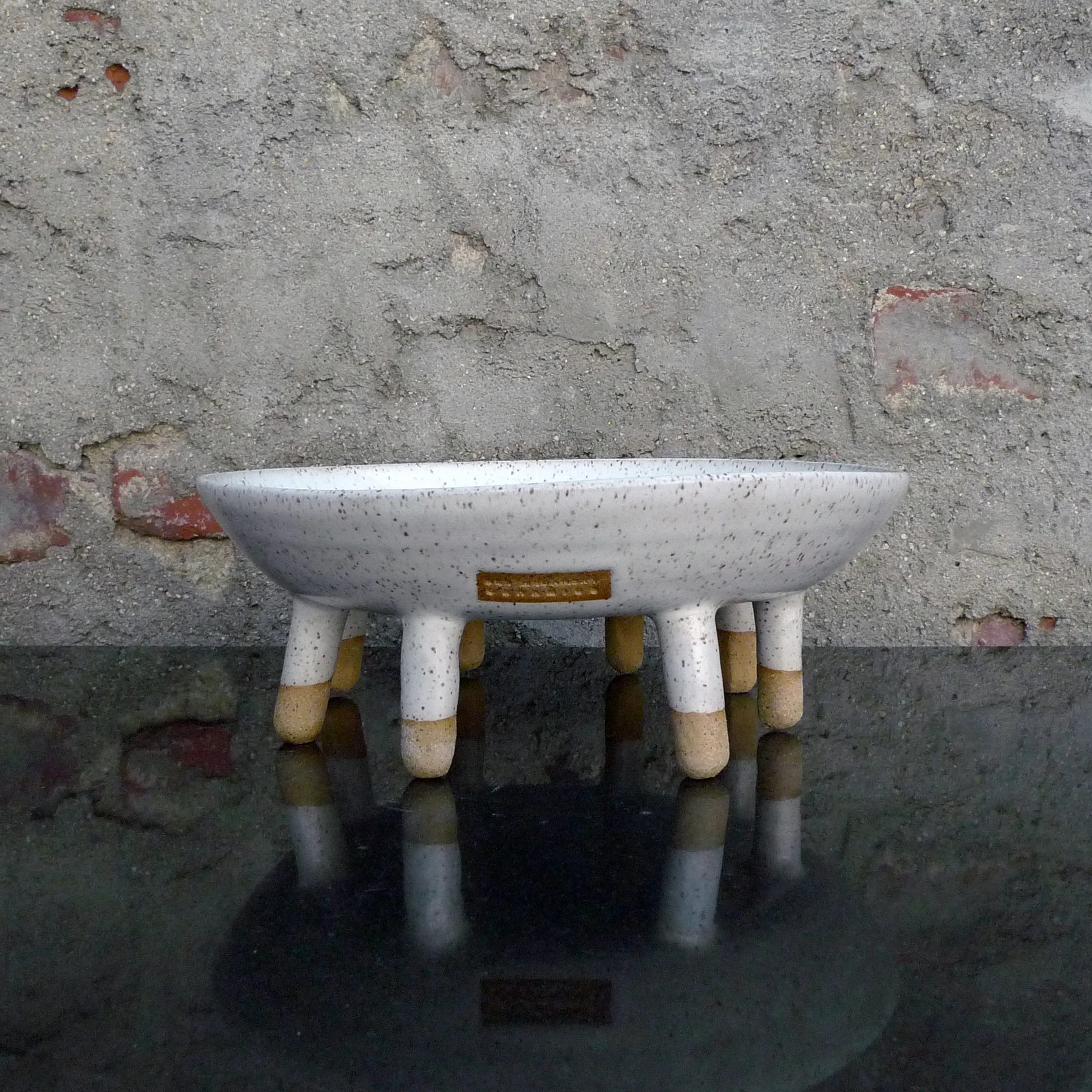 PLATE_LEG_WHITE_FRONT.jpg