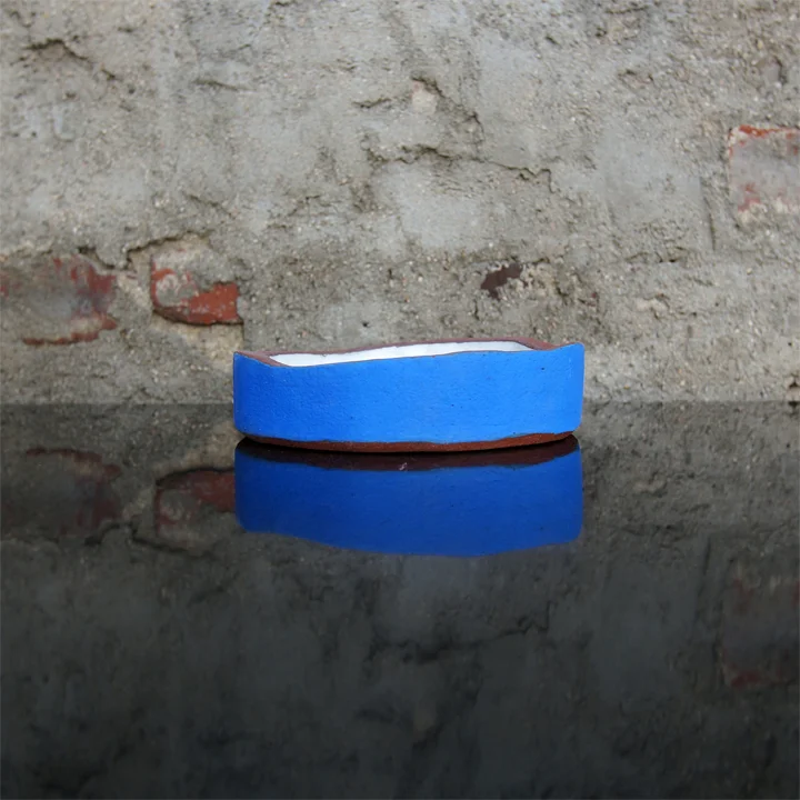 TRAY_ROUND_BLUE_INSIDEWHIT copy.jpg