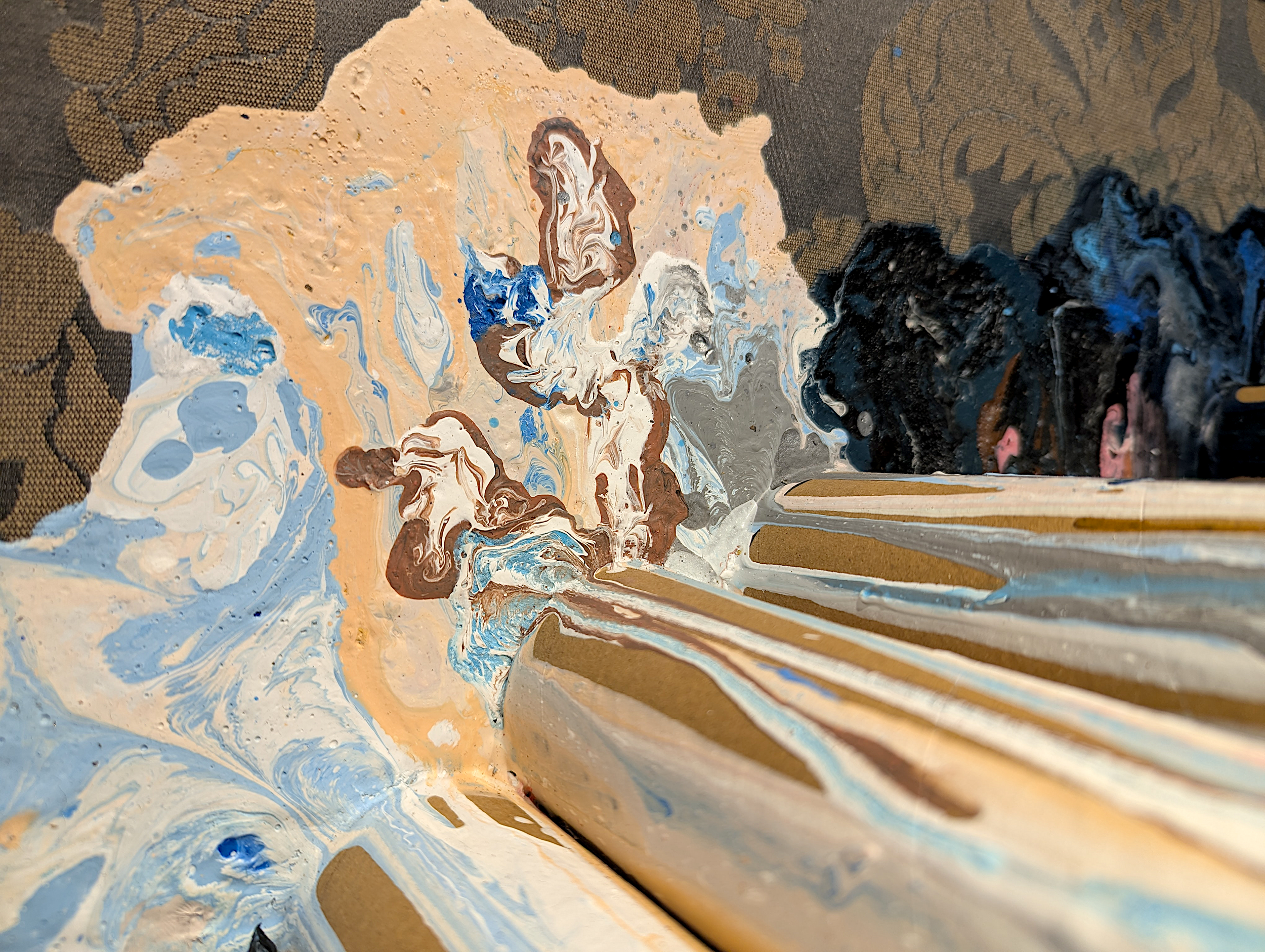 Tubes_paintdetail_wall.png