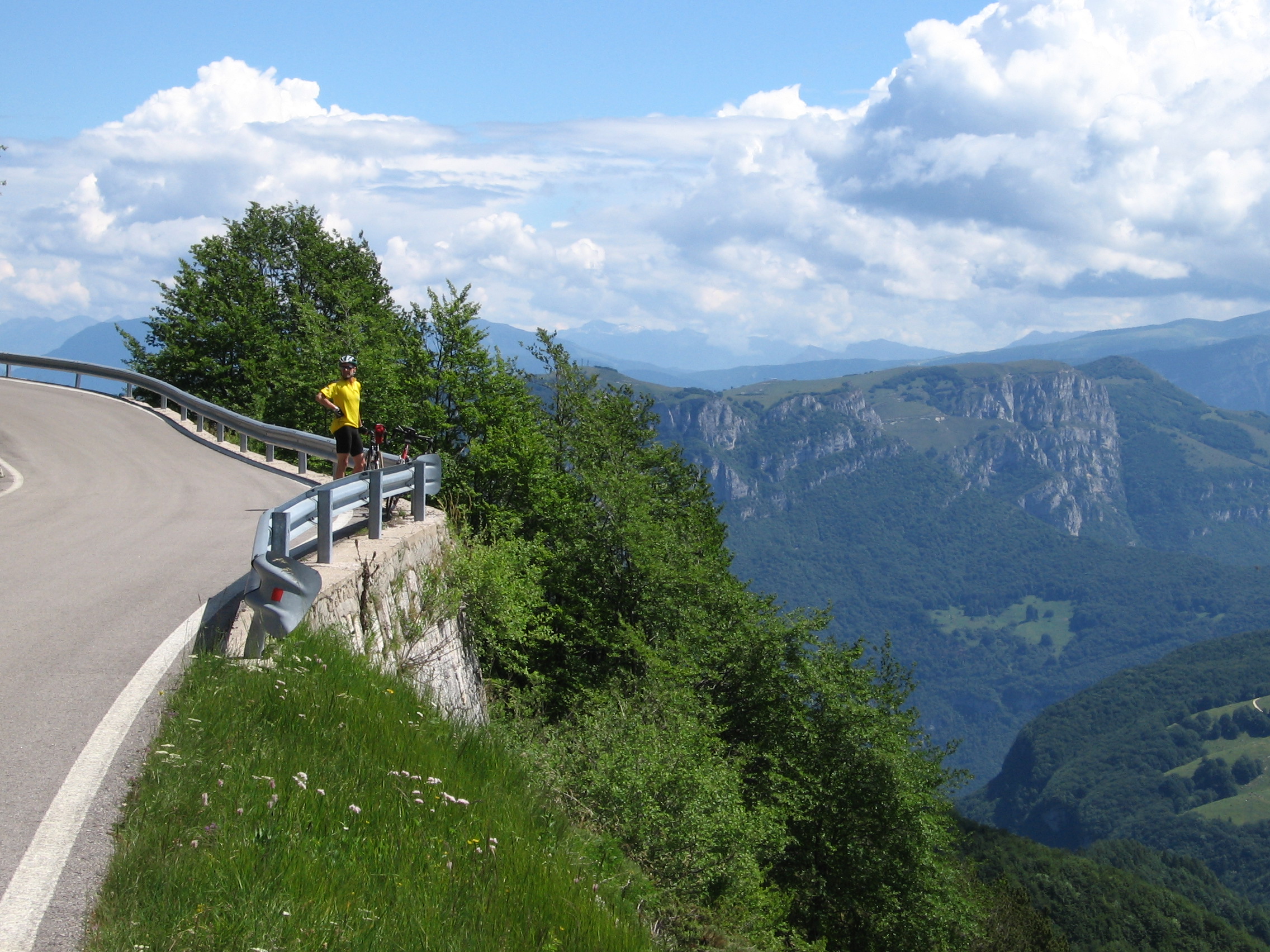 bike tours in italy
