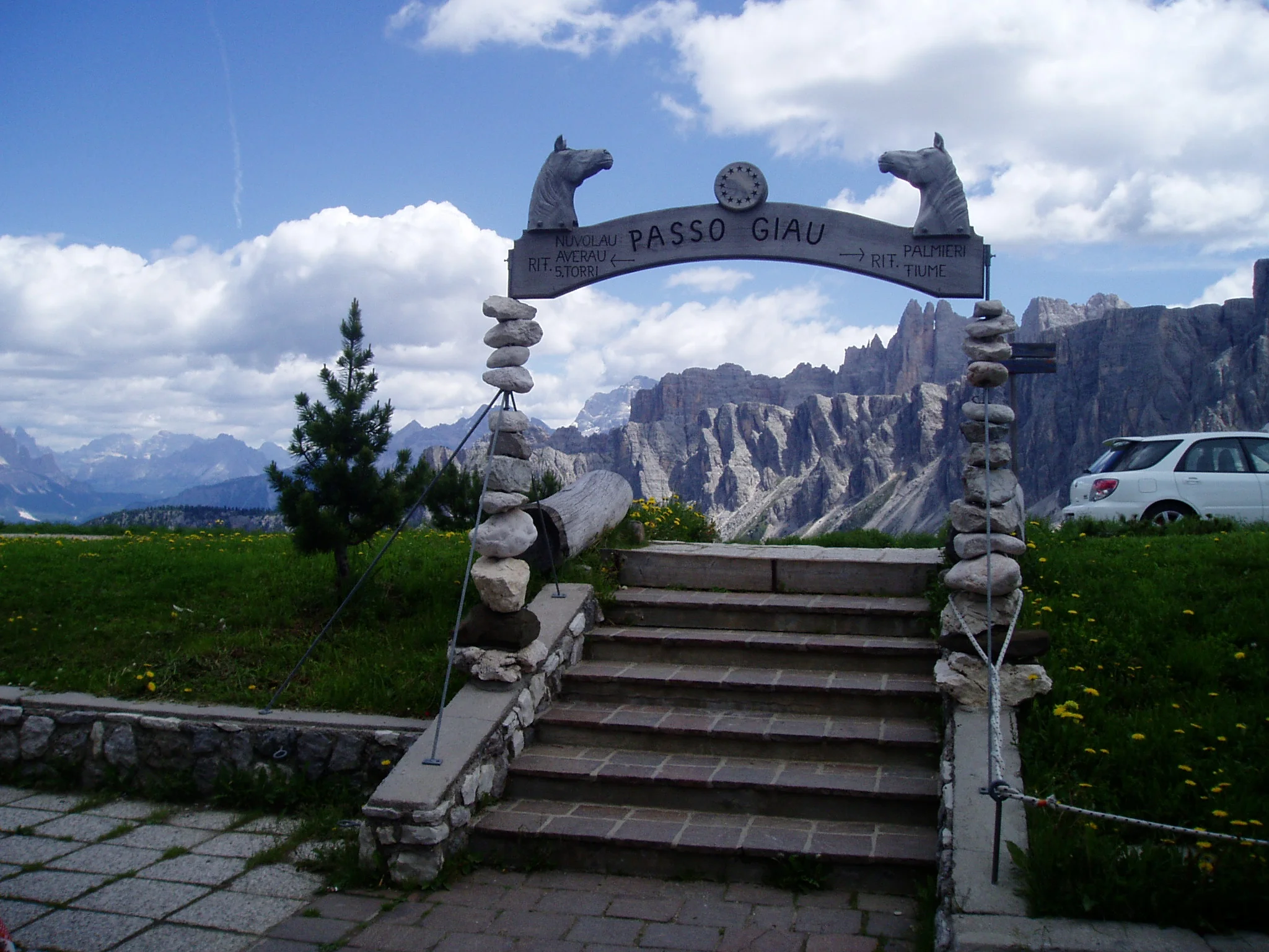 passo giau cycling in italy