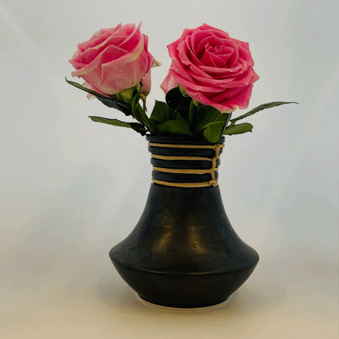 lashed vase (metallic black 1)