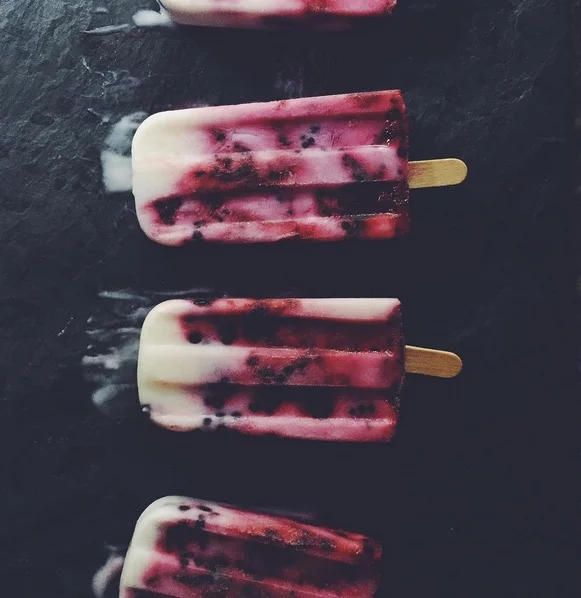blackberry and yogurt popsicles