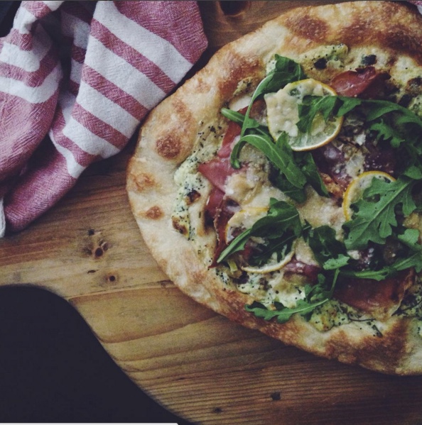 prosciutto, arugula, lemon pizza