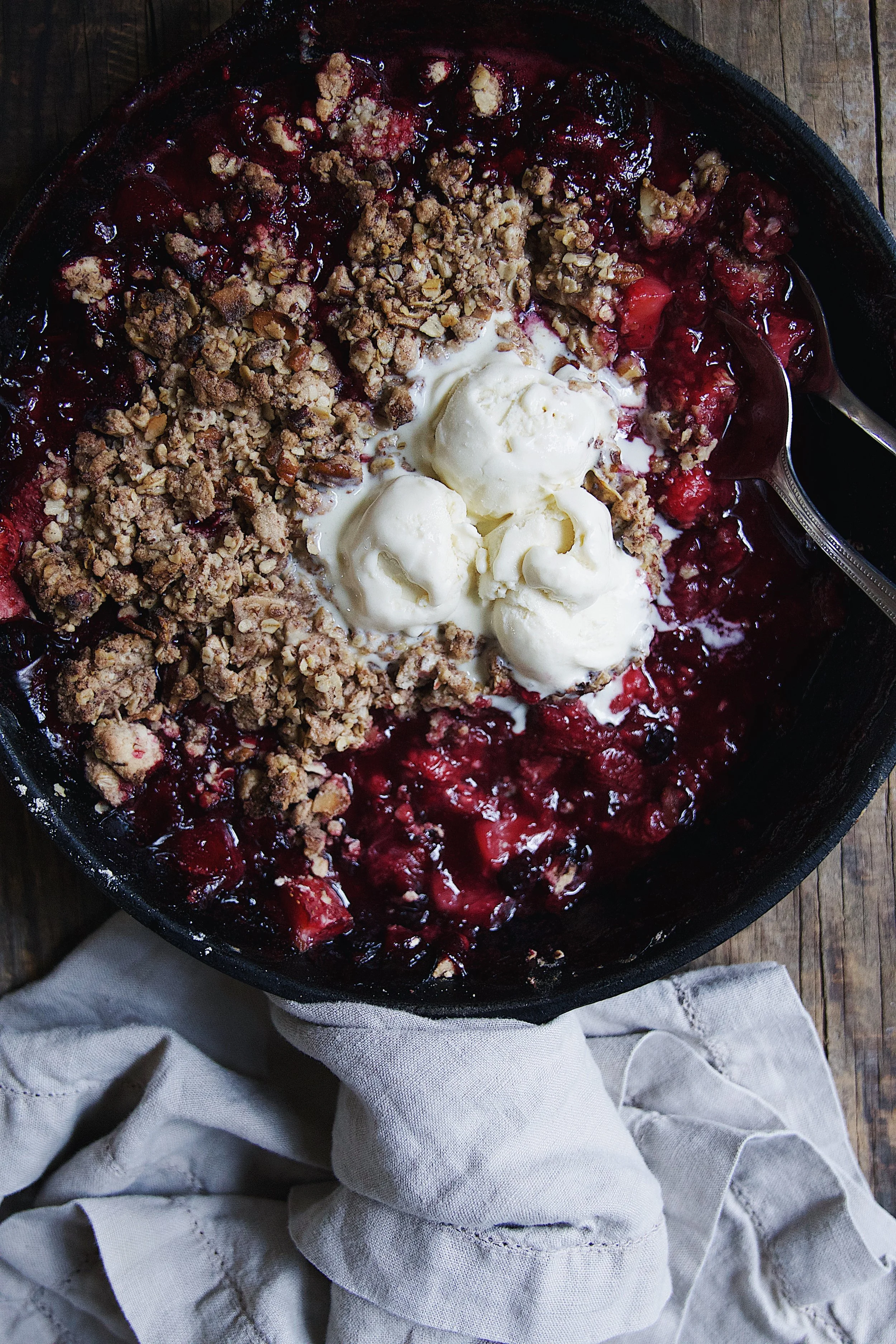 fresh berry crumble