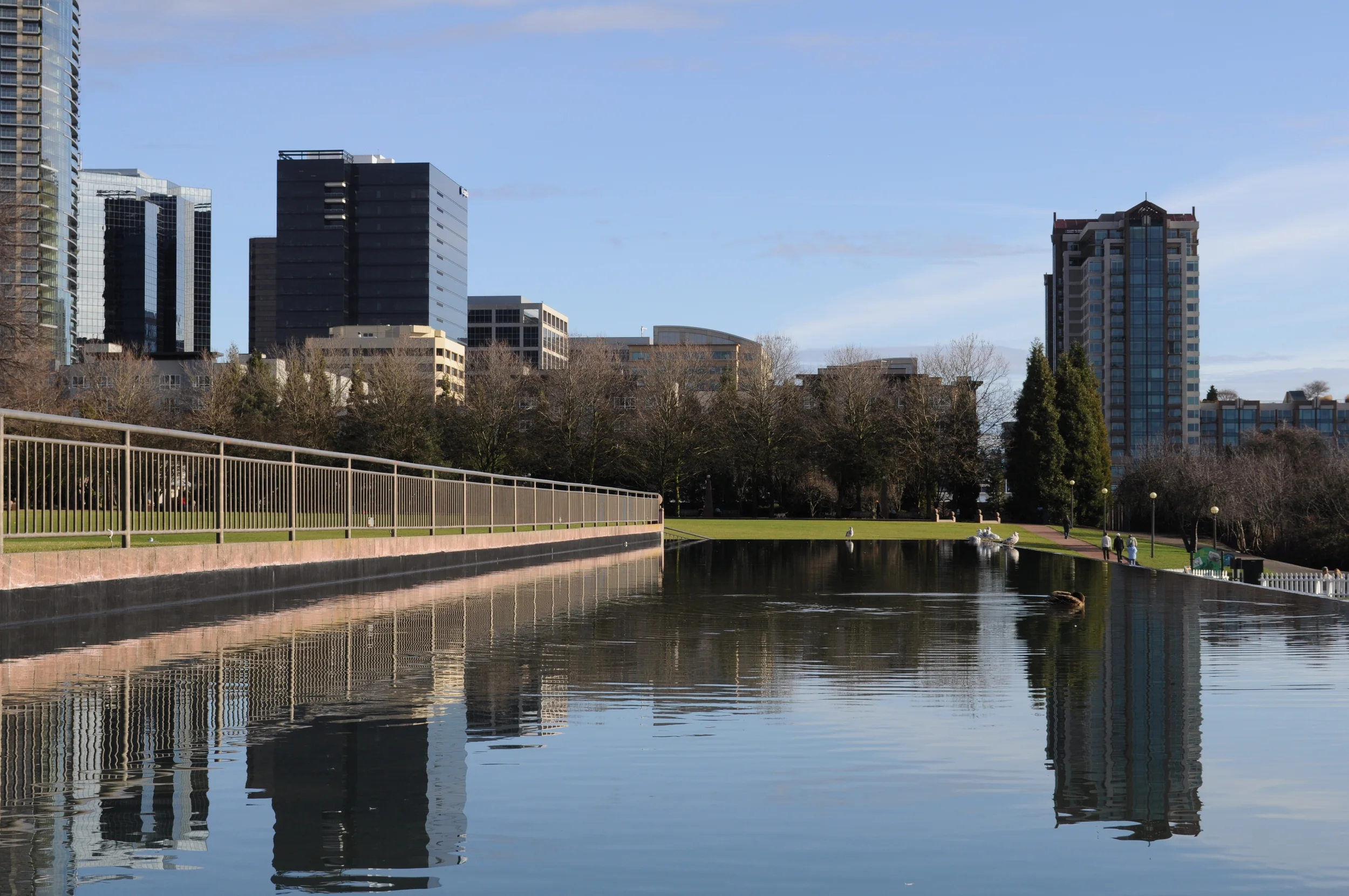 Bellevue,_WA_-_Downtown_Park_01.jpg