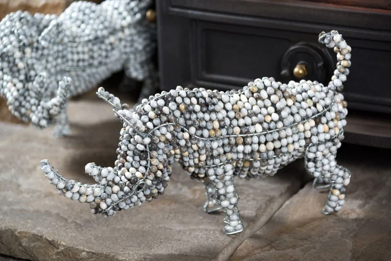 AN15 - Zulu Pearl Beaded Rhino