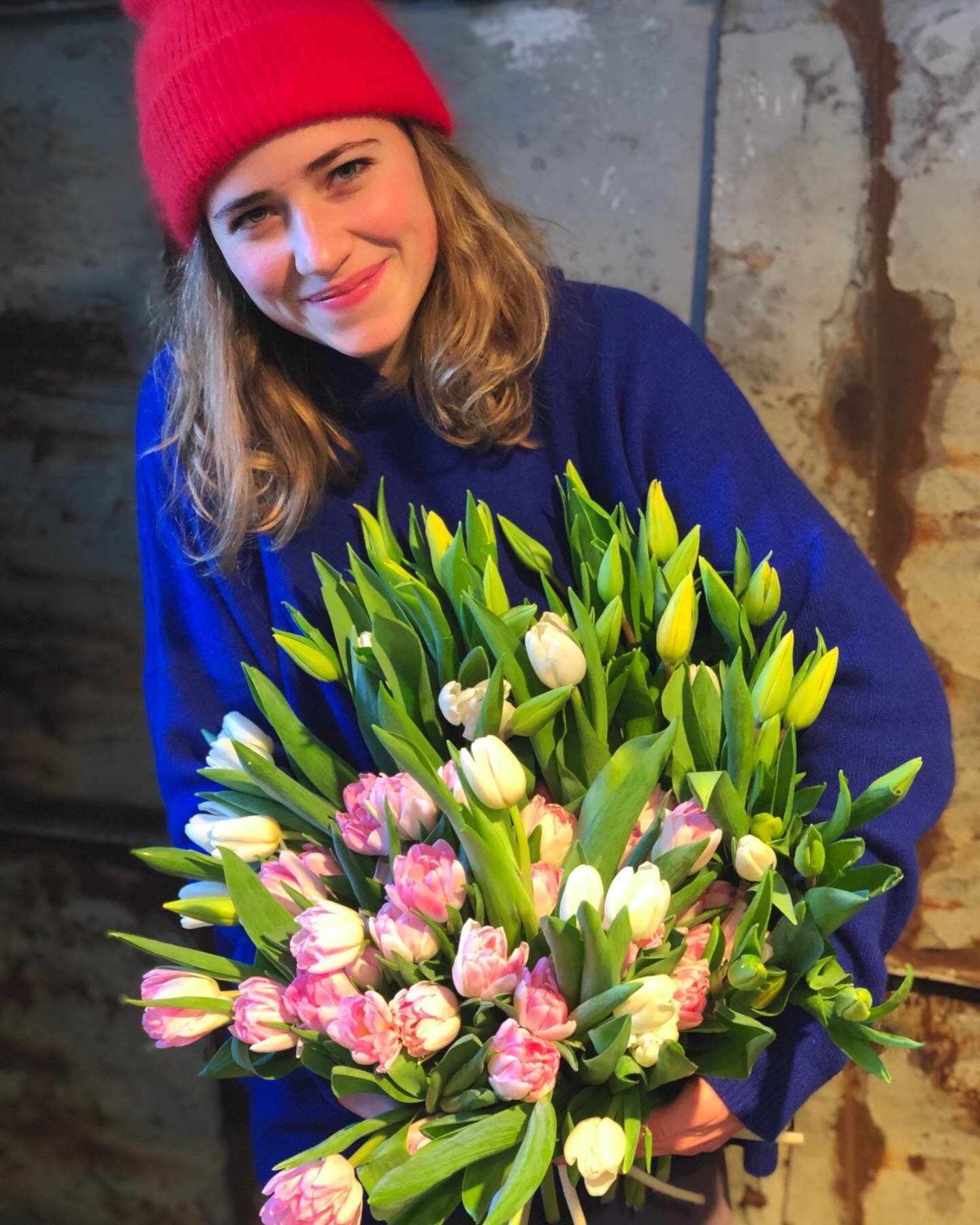 Fr&uuml;hling ist&rsquo;s, wenn die Seele wieder bunt denkt! - das brauchen wir jetzt alle...
Ihre Bestellung nehmen wir von Montag bis Freitag sehr gerne entgegen.
Lasst euch den farbenfrohen Fr&uuml;hling nach Hause bringen! 🌷