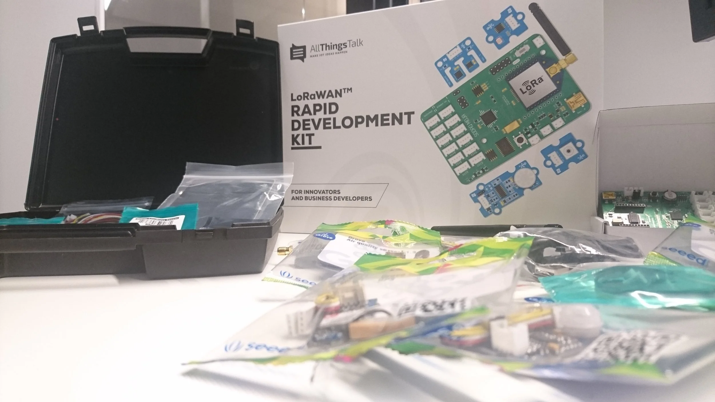 the LoRaWan Rapid Development Kit : for innovators and business developers (hey, that' us !!)