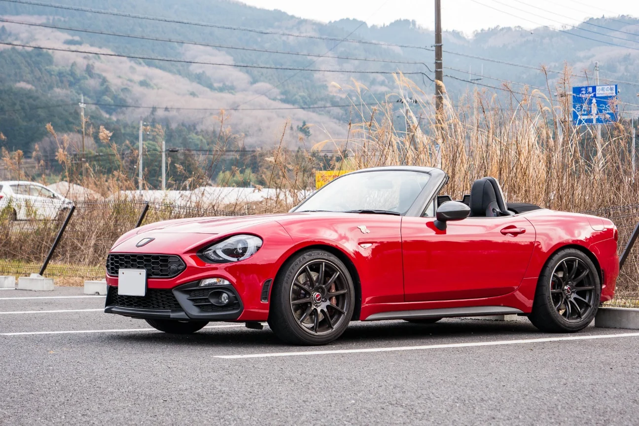 筑波山で味わう マツダが作ったイタリアンスポーツカー アバルト124スパイダー Anyca エニカ News カーシェアリングの最新ニュース