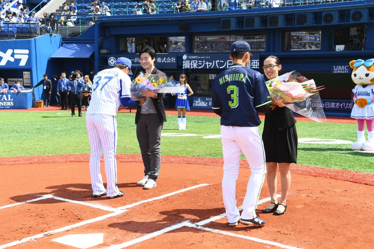 花束贈呈する権利に当選したmiyaさんとharuwaさん