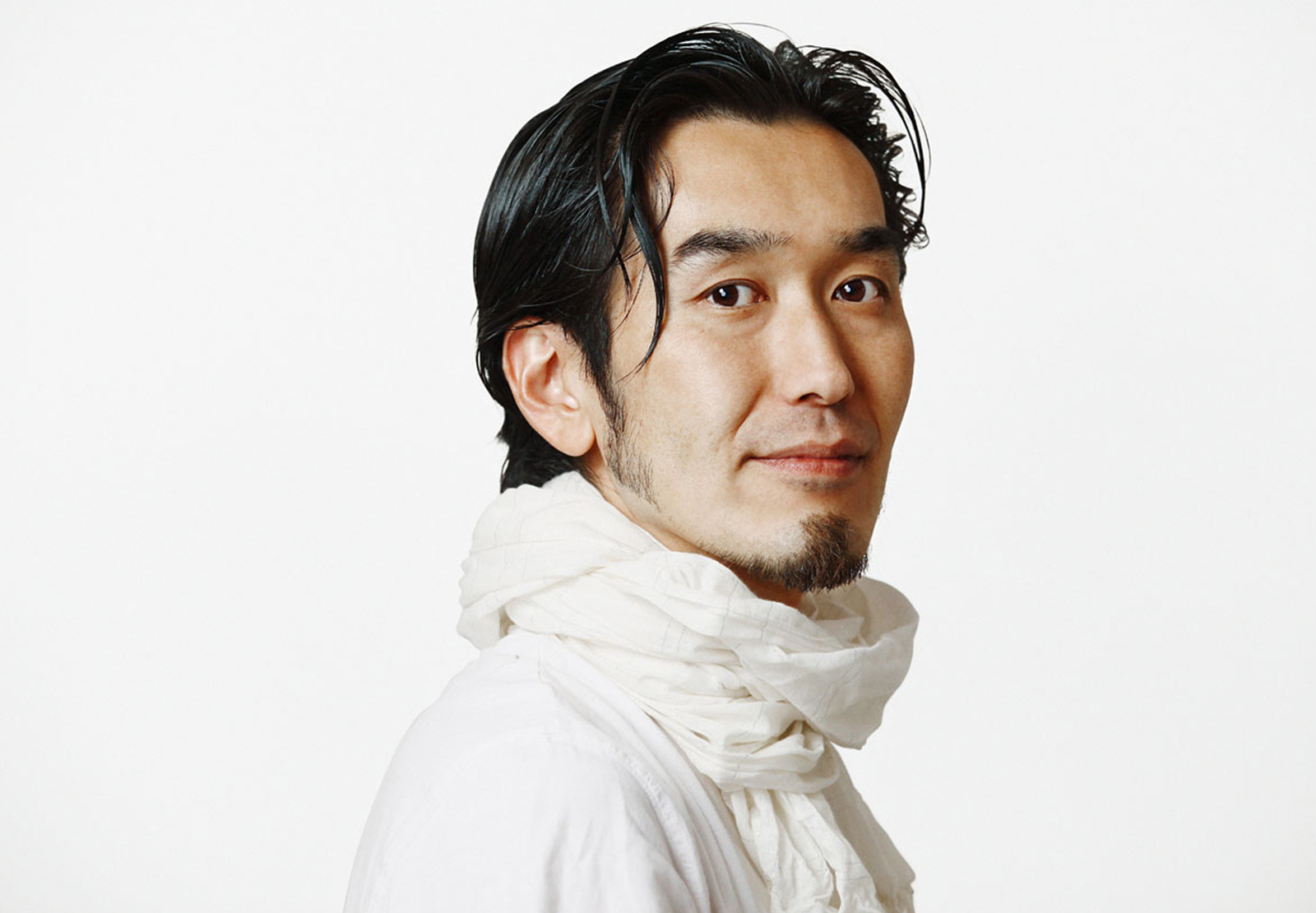 Ryosuke Kawaguchi Zopfi (12. Juli 1970, Tokyo, Japan) ist japanischer Graphic Designer und Mitglied des Designers' Clubs seit 2008. Er ist Absolvent der Tokyo Zokei University of Art und gehörte in den neunziger Jahren zu den Art Directoren, die für Sony Music und Warner Brothers den Look der japanischen Musikindustrie entwickelten. Für Cracker Design Inc. und das Bahaty Design Studio leitete er Projekte für Grosskunden, Foto-Shootings und Markt-Lancierungen. Eine Rückkehr von den Aufgaben des Art Directors zum rein graphischen Handwerk - in einer Stadt mit überschaubareren Dimensionen als Tokyo. Dafür entdeckt er nach und nach die Bergwelt EMAIL CONTACT rio(at)designersclub.ch