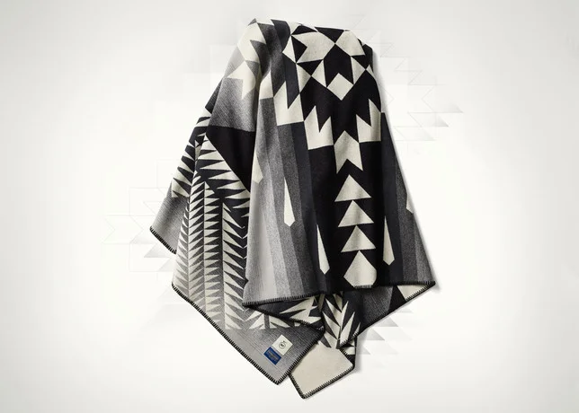 Ho13_N7_Pendleton_Blanket_Hero_24567.jpg