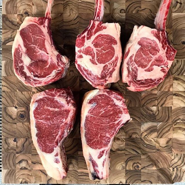 Heading for the fire. Tomahawks and Club Steaks in the hands of @andreldeluca, and eagerly awaited by @valentine_warner.  #glenarmshorthornbeef #himalayansaltaged. Pic by @andreldeluca.