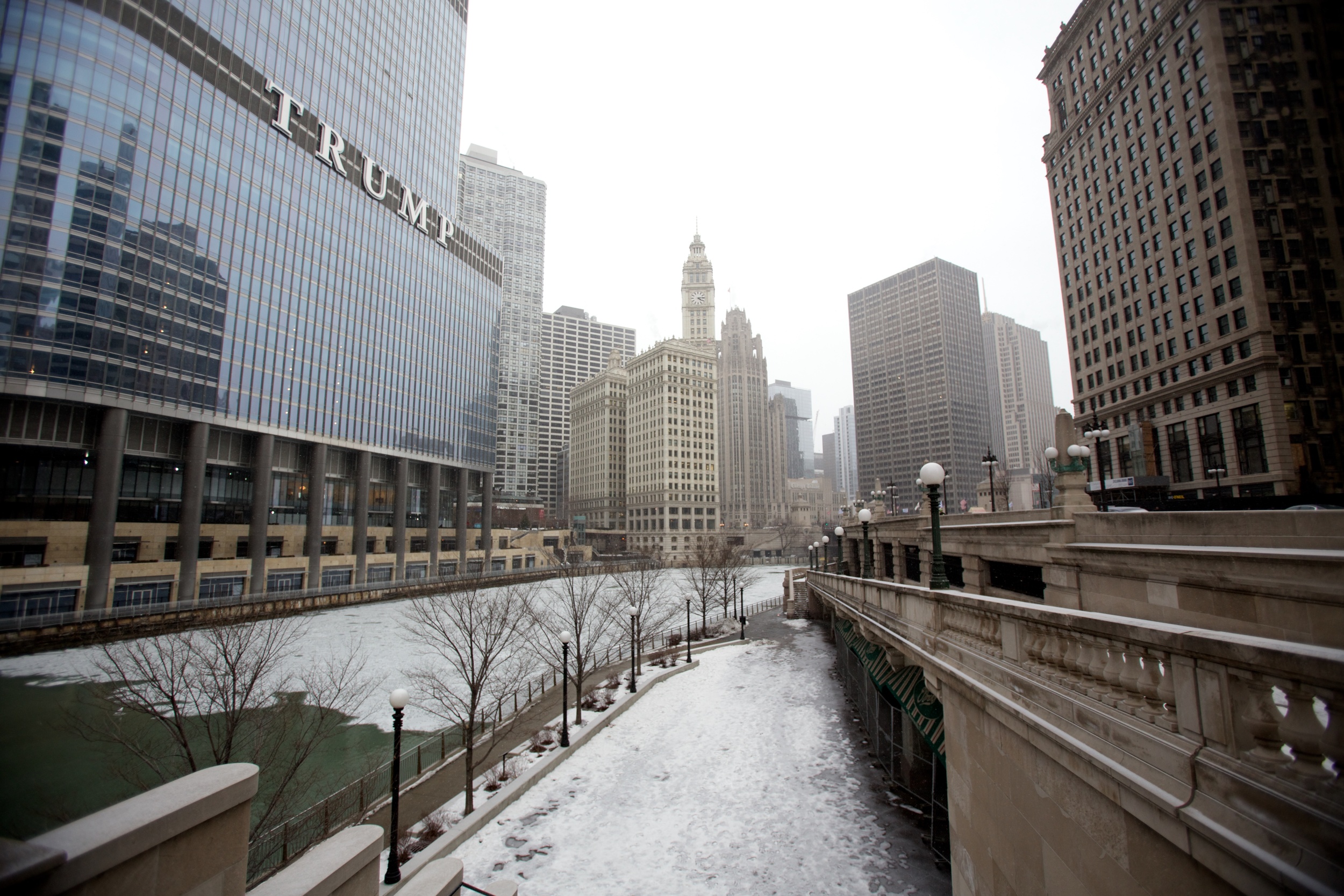 chicago river - trump tower on the left and wrigley building ahead