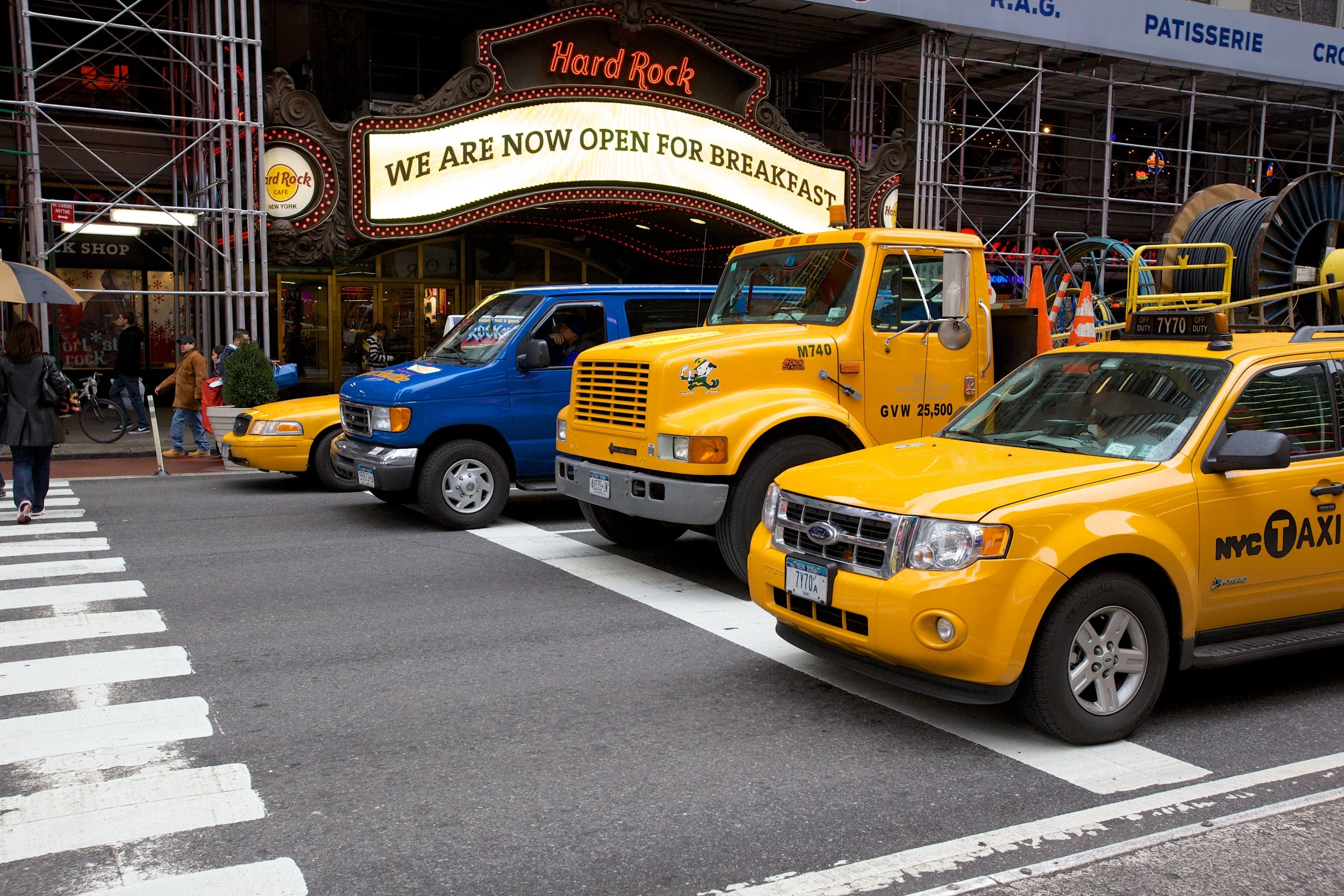 TAXIS AT THE STARTING LINE