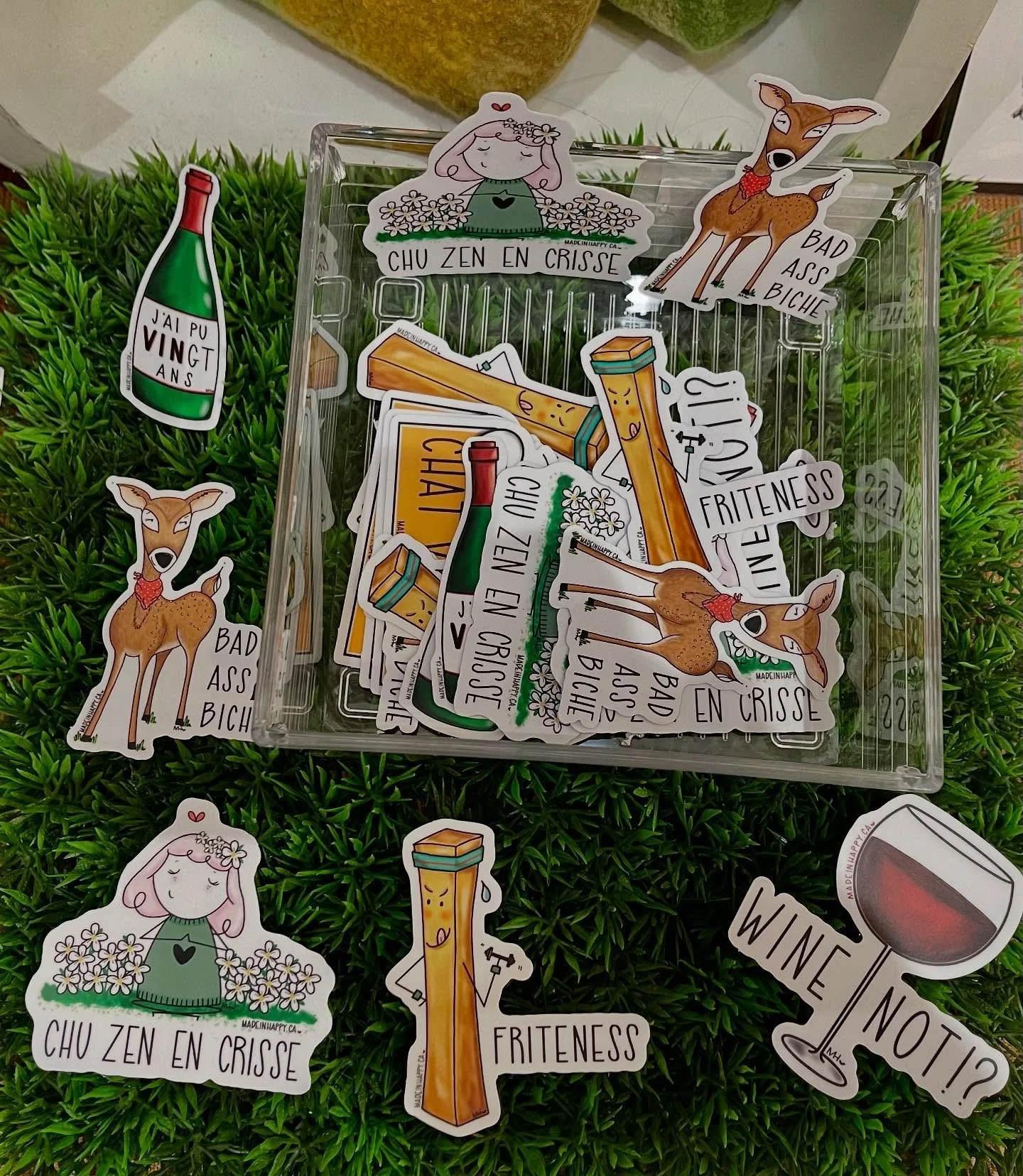 Autocollants r&eacute;sistants &agrave; l&rsquo;eau! @madeinhappy  #produitsquebecois #autocollants #stickers #waterbottlestickers #boutiquecadeau #giftstore #montrealgifts