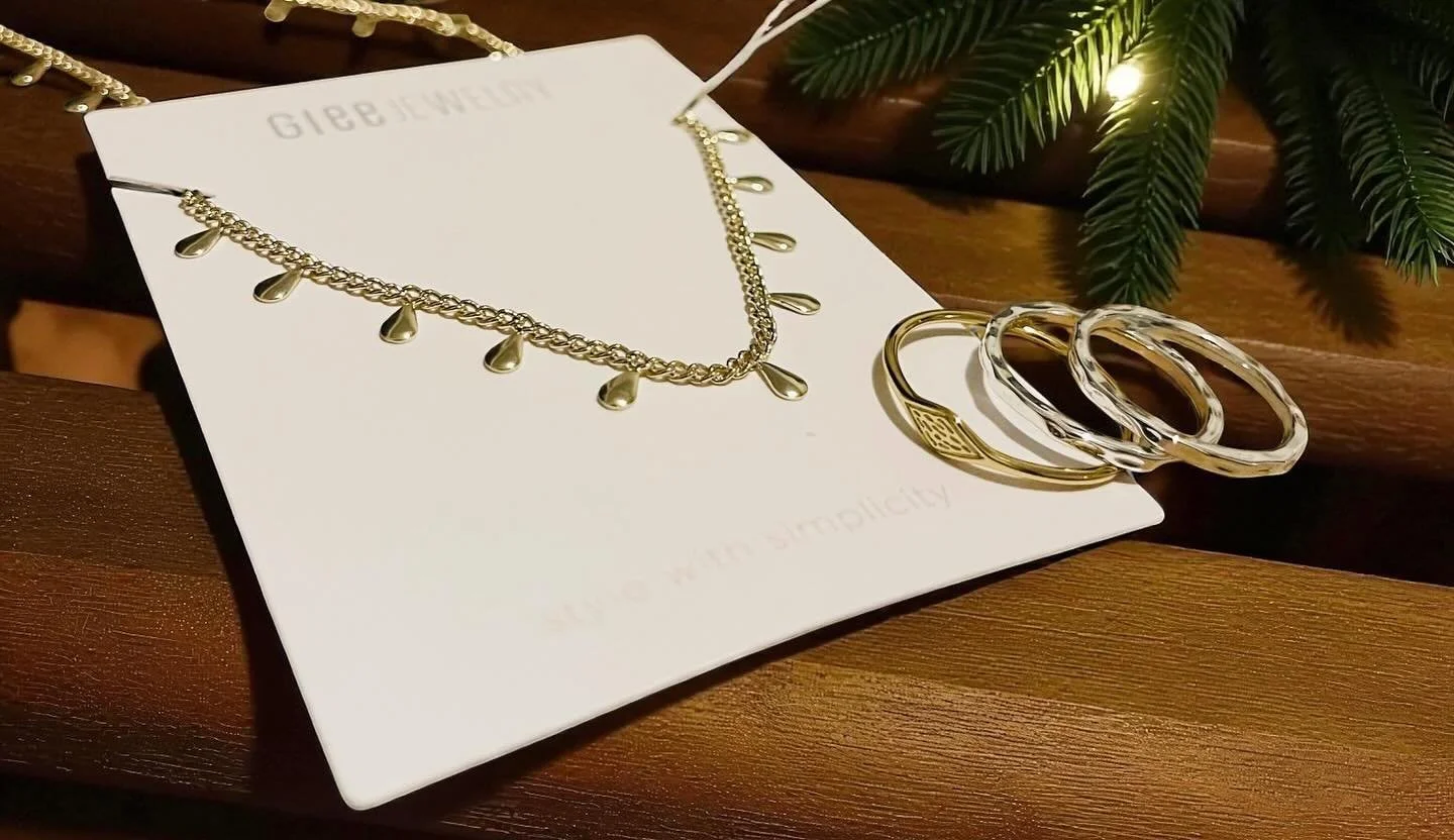 Bijoux GLEE 🩷 @glee.jewelry  #gleejewelry #bijoux #bijouxminimaliste #boutiquecadeau #rosemontpetitepatrie #montrealshop #simplejewlery #minimalistjewlery