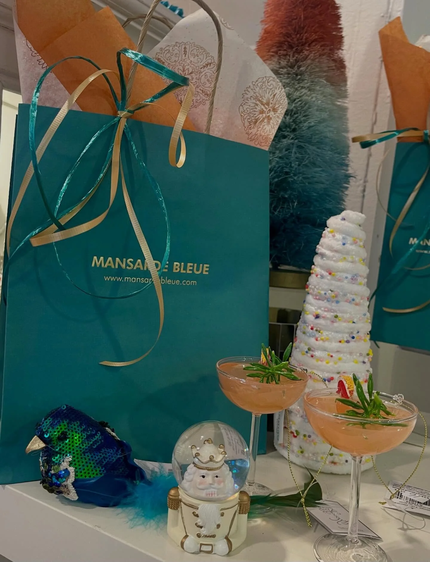 Nous sommes ouverts jusqu&rsquo;&agrave; 19 heures !!! 🎄❤️🎄❤️🎄❤️#noel2025 #d&eacute;cono&euml;l #mansardebleue @mansardebleue #boutiquecadeau #ideecadeaunoel