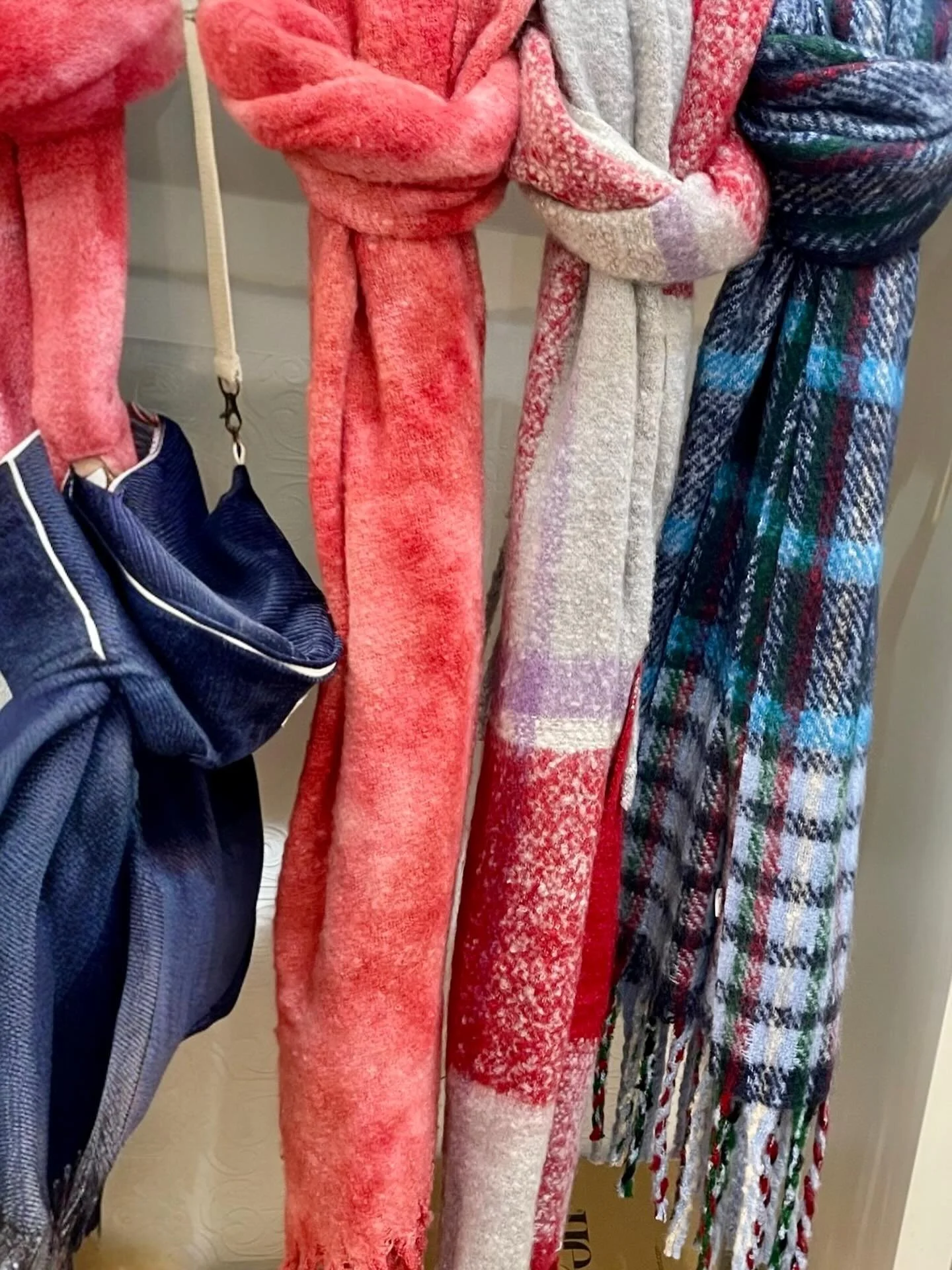 Amour des foulards 💜🩵🧡 #foulards #foulardshiver #cozyscarves #scarves #boutiquecadeau