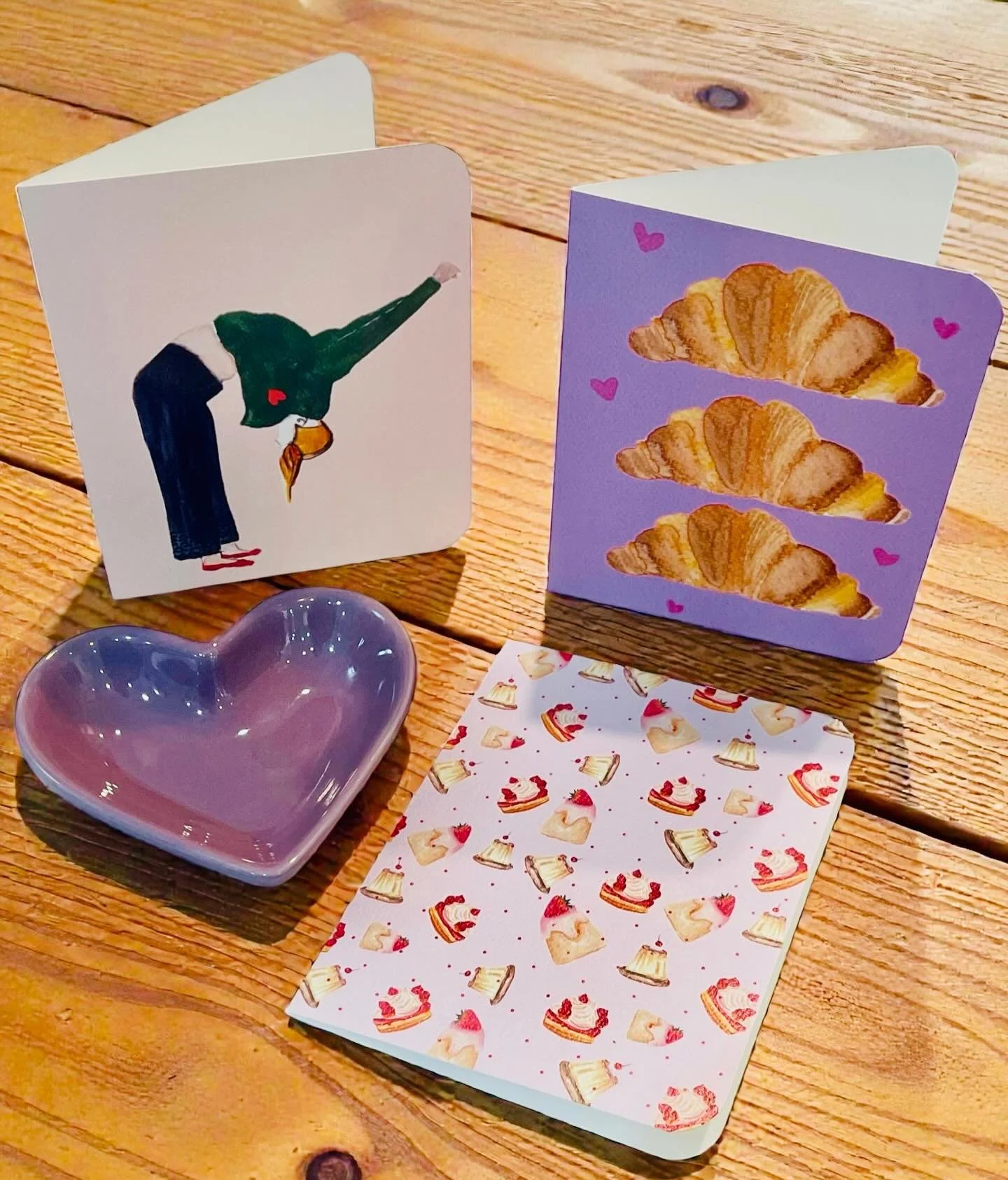 Bon dimanche! Happy Sunday 💜💜💜 @poegraphia_mtl #cartesdesouhaits #greetingcards #boutiquecadeau @mansardebleue #giftshop