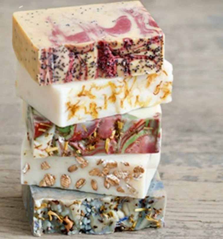 Quai des Bulles 💙🩷💜 @quaidesbullessavonnerie  #produitsquebecois #savonsnaturels #boutiquecadeau @mansardebleue #quaidesbulles