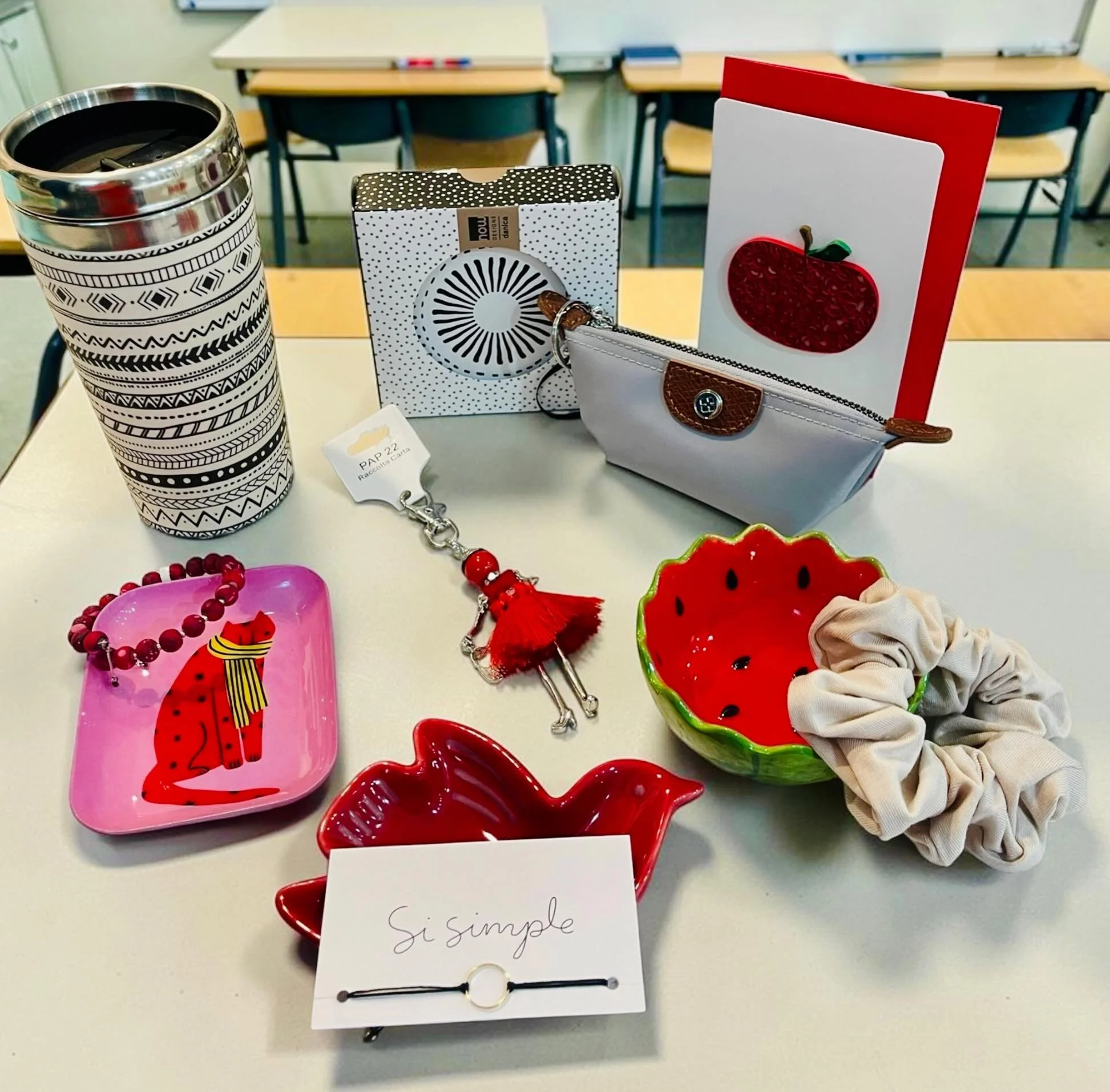 Cadeaux profs 🍎🍎🍎#cadeauxprofs #cadeaux&eacute;ducatrices #boutiquecadeaux #mansardebleue