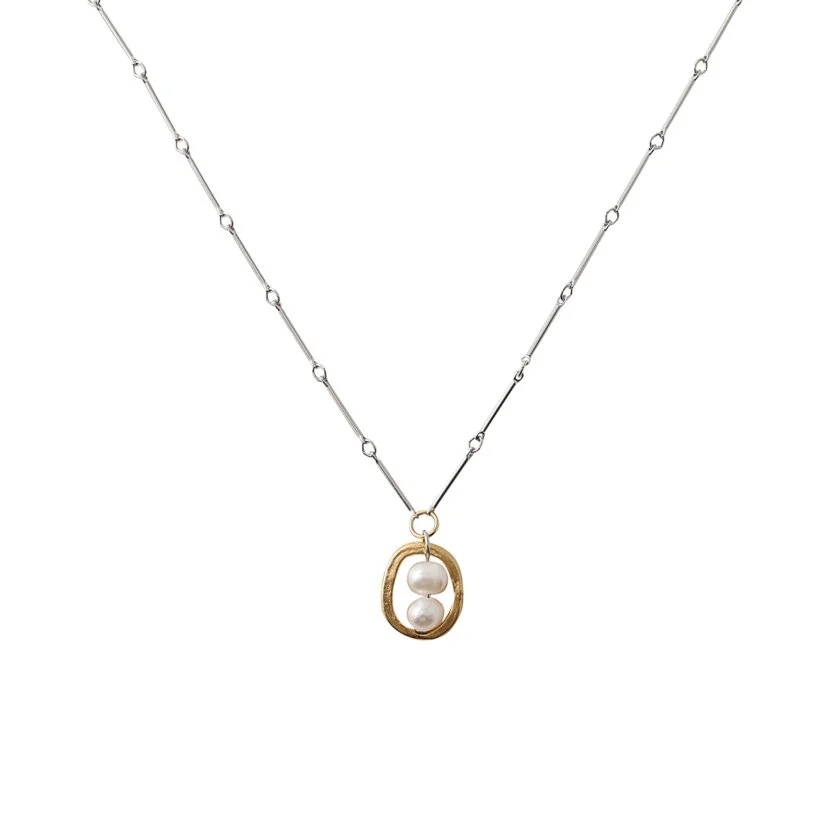 695209_AnneMarieChagnon_2024_Colliers-Necklaces_Cadelia_Argente_Or-Silvery_Gold_Perle-Pearl-1.jpg