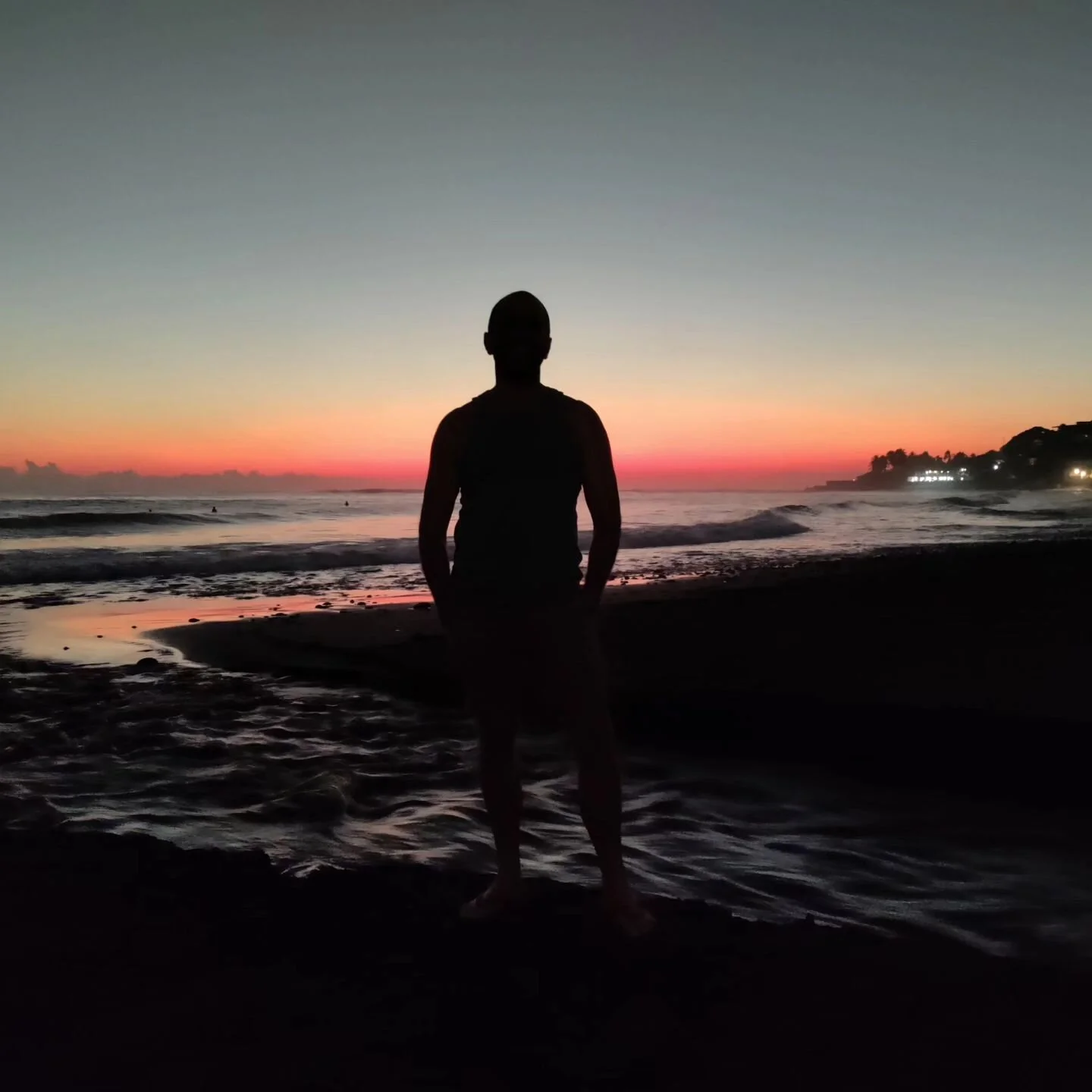 With long awaited services, spares and tyres pending in El Salvador we bent our rules unfavourably for an extended city stay in the capitol. Quick to adopt local customs, we threaded the needle of rush hour; lane splitting wherever possible and free 