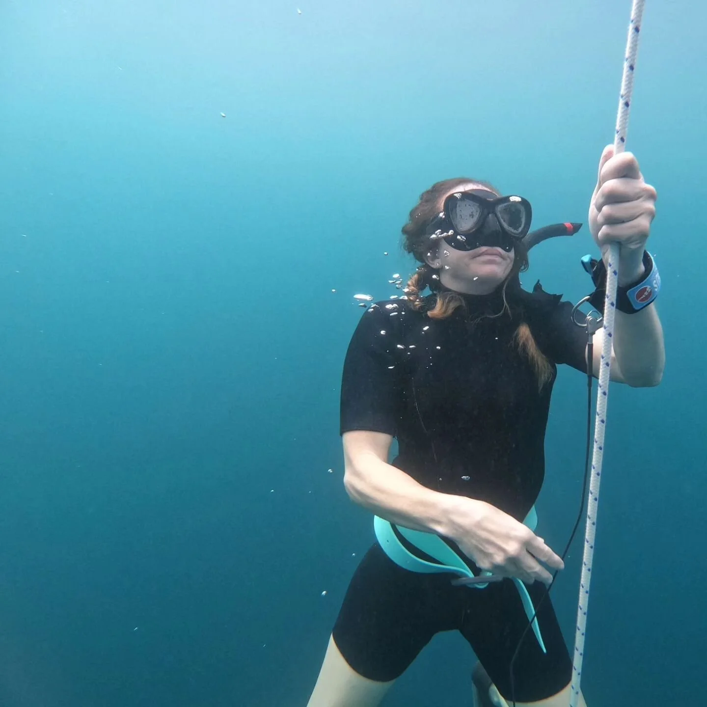 We regretfully departed El Tunco. A few more days at least would have been wonderful. But the remaining motorcycle maintenance was scheduled. So we returned to @royalenfieldelsalvador before heading South again.

Keen to put some miles down we starte