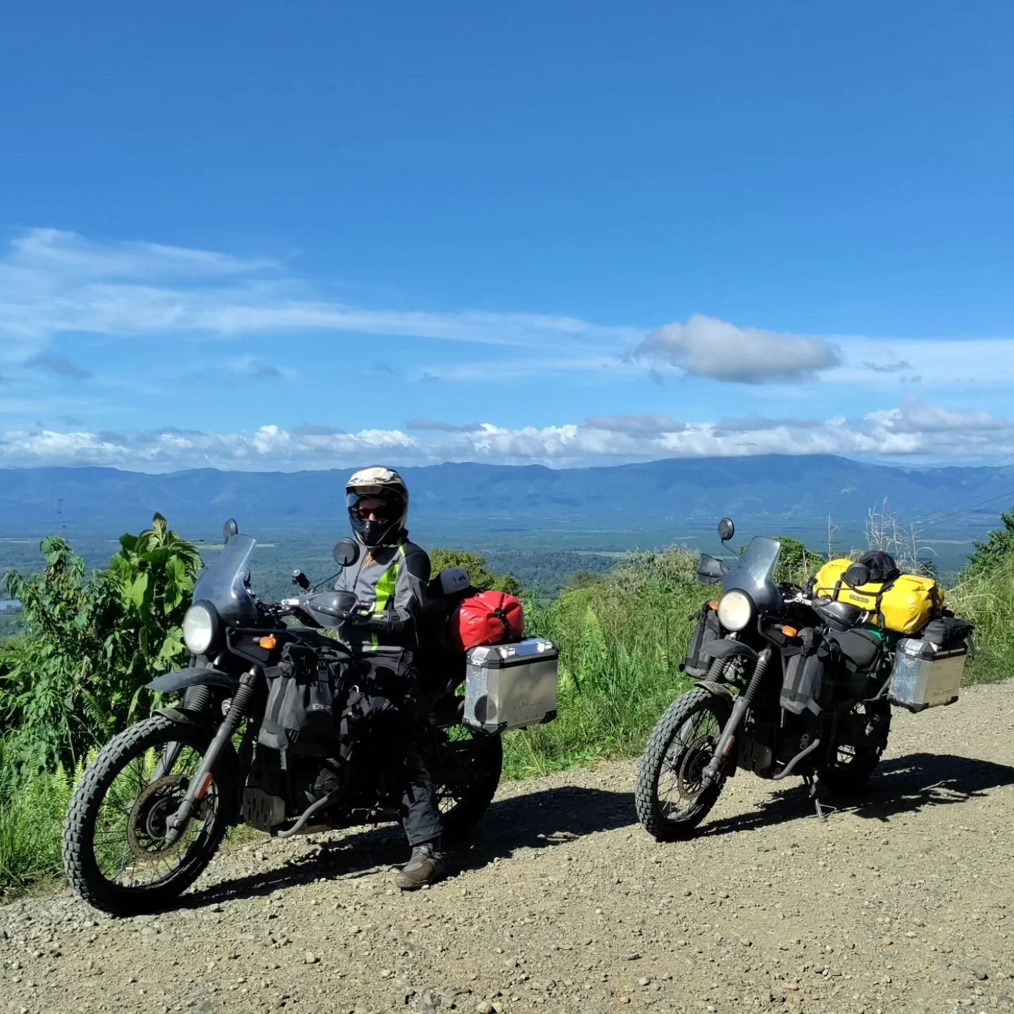 One more breakfast with Tom then he guided us out of the crater via tiny backroads slick with moss. Fond farewells made, we turned left towards the central circumference of the globe. 

Casually assuring Ron we'd get him through the borders we fell a