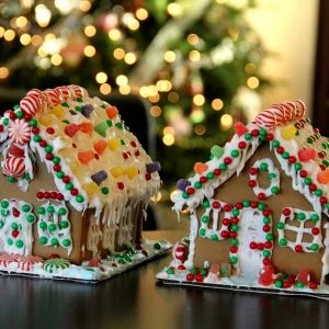 gingerbread-house-286157_960_720-300x300.jpg