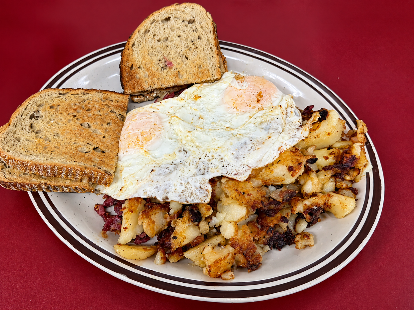 Breakfast at The Laurel Diner in Southbury, CT – Corned Beef Worth The Drive