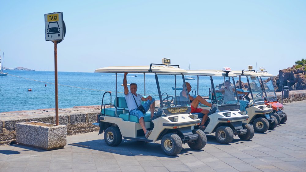 panarea taxis.jpg