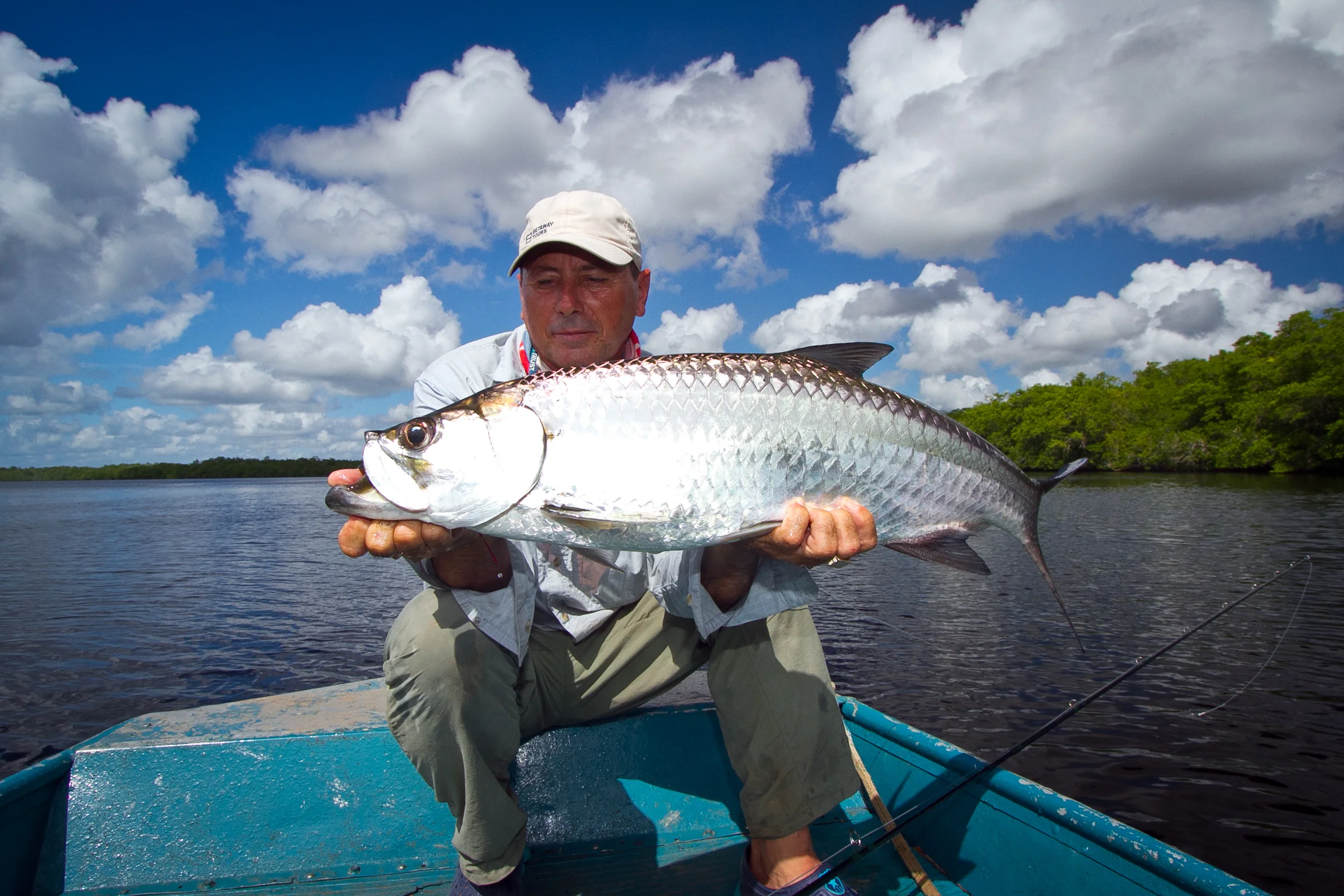 Head guide Felipe with a perfect Rio Hatiguanico Tarpon