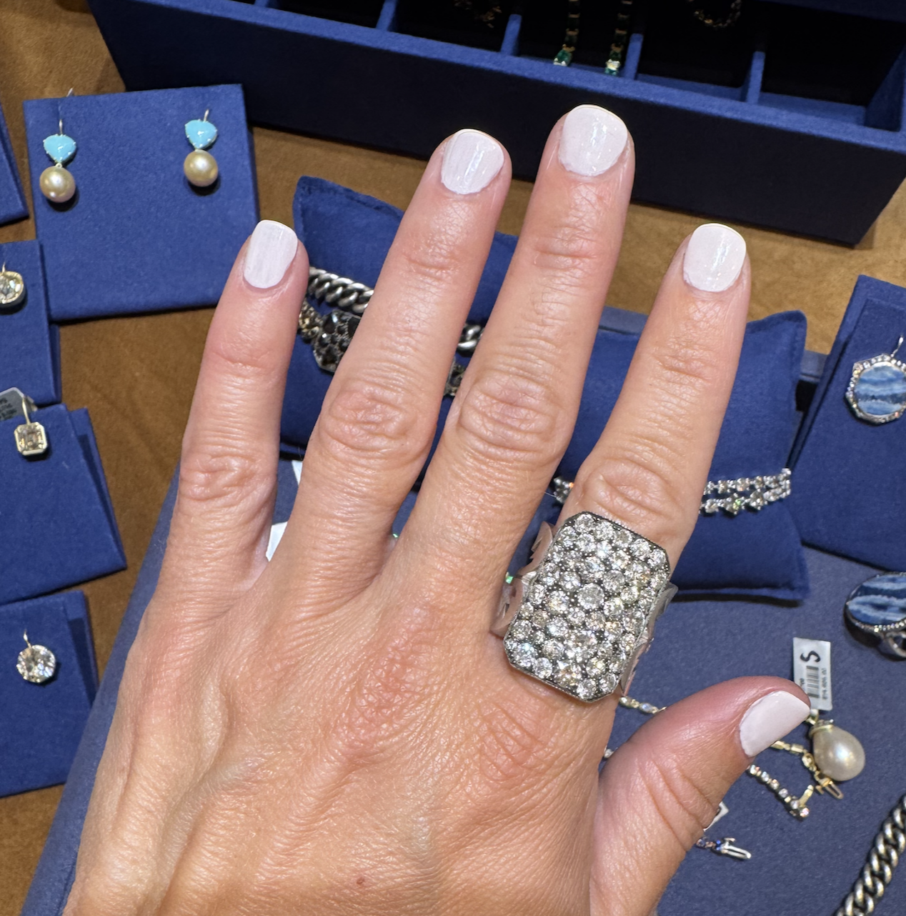 Ten Table Ring white gold.png