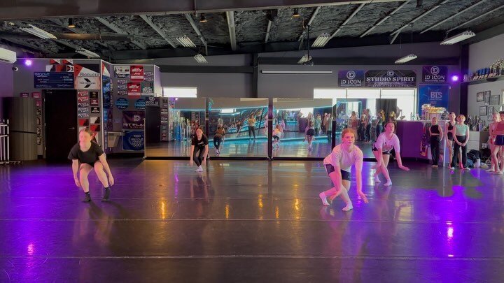 What a great way to send us off into spring break! Two amazing classes from @alexysbailey 🔥 Great work dancers!! Now go enjoy a well deserved break ☀️😎

#dancecedc #moveshapeinspire #cedcszn9 #growtogether #dancestudio #danceclass #charleston #mtpl