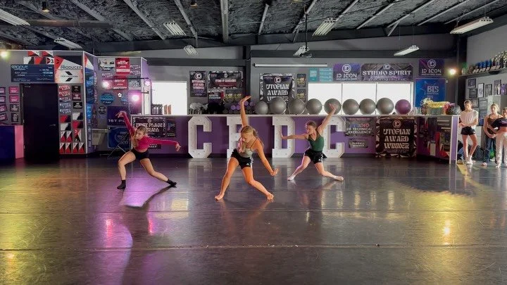 @ryankirby_ always a challenge, always an inspiration ✨

#dancecedc #cedcszn11 #moveshapeinspire #ryankirby #danceclass #dancestudio #mtpleasant #charleston #danielisland #clementsferry #letsdance