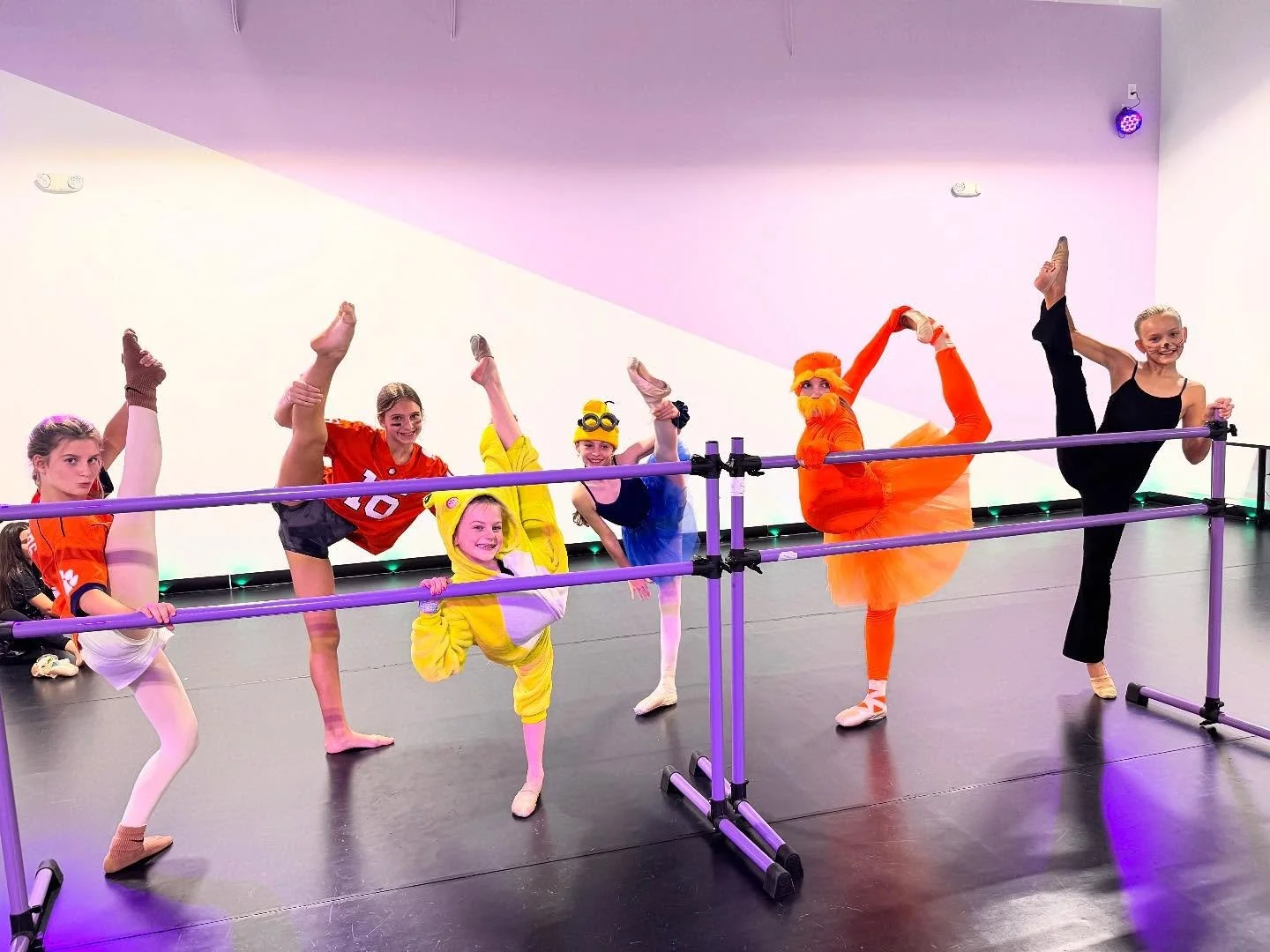 It’s Halloween Week! Dancers are encouraged to wear (dance class friendly) costumes to classes all week! We can’t wait to dance with all you boos and ghouls! 👻🎃
#dancecedc #moveshapeinspire #cedcszn11 #cedchalloween