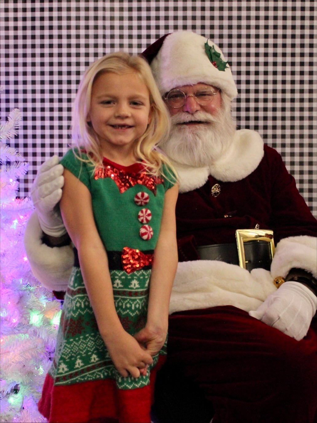 Our annual COOKIES &amp; COCOA with SANTA is this Saturday, Dec. 6 from 4-6pm! Join us and the big man himself for a drop-in holiday party at our POINT HOPE studio! Visit the site (link in bio) to rsvp!
#dancecedc #cedcxmas #cedcszn11 #moveshapeinspi