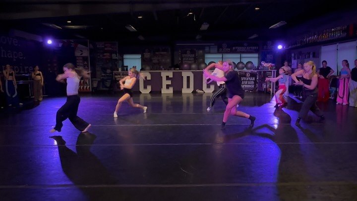 Residency w. Ryan is ALWAYS a vibe ✨

@ryankirby_ 
@cassierosss 

#ryankirby #dancecedc #cedcszn11 #dancestudio #moveshapeinspire