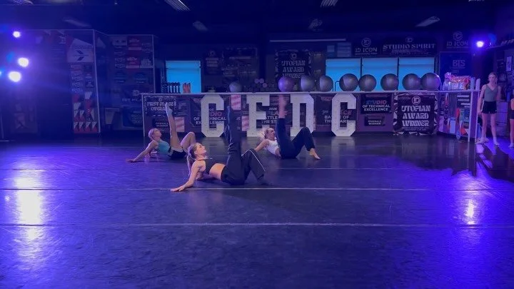 Thank you @briannacampbell02 for the challenge! Dancers: mark your calendars for Dec. 4 &amp; 5 for more classes with Bri!! 

#dancecedc #cedcszn12 #moveshapeinspire #dancestudio #charleston