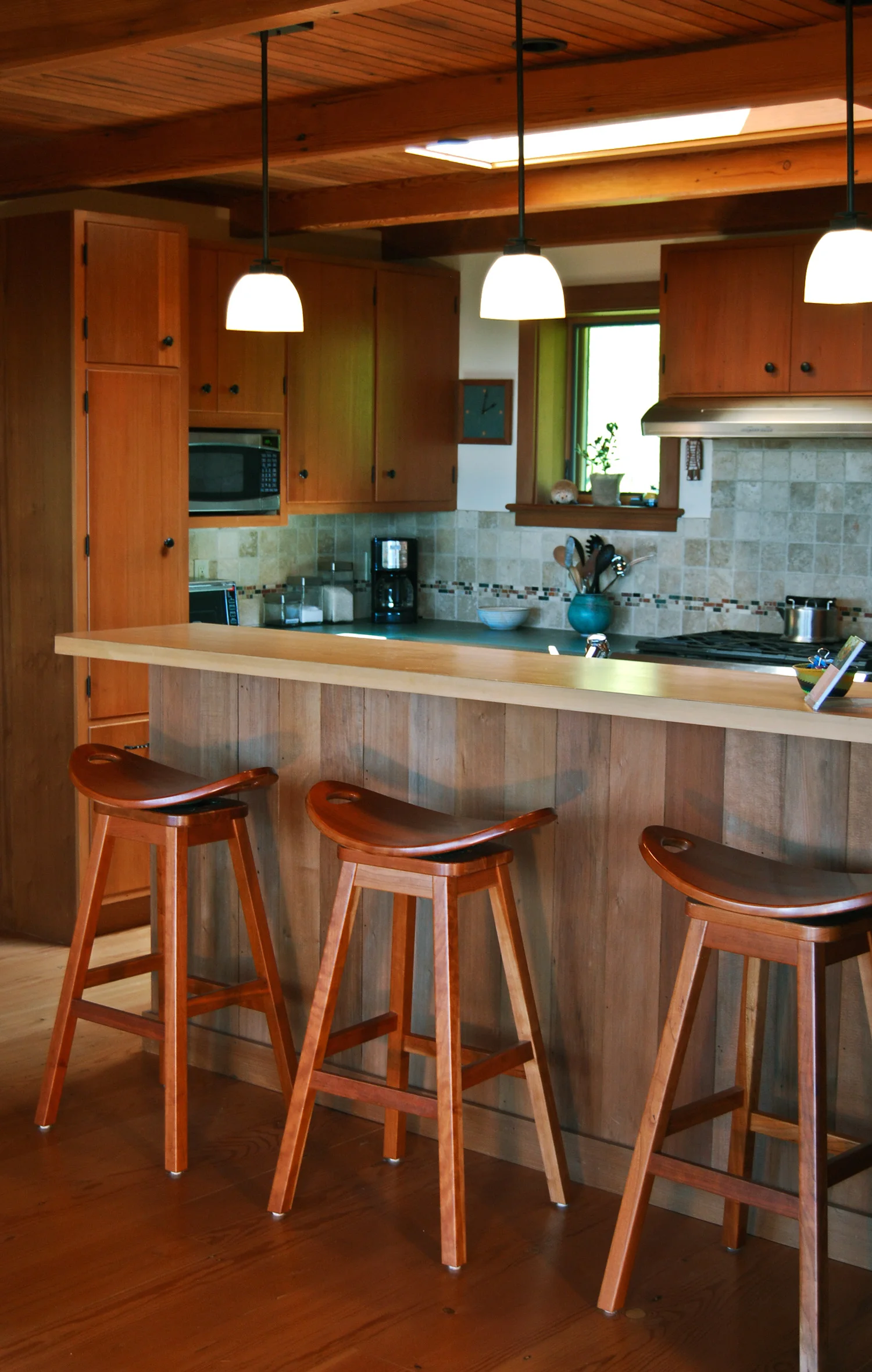 kitchen_bar.jpg