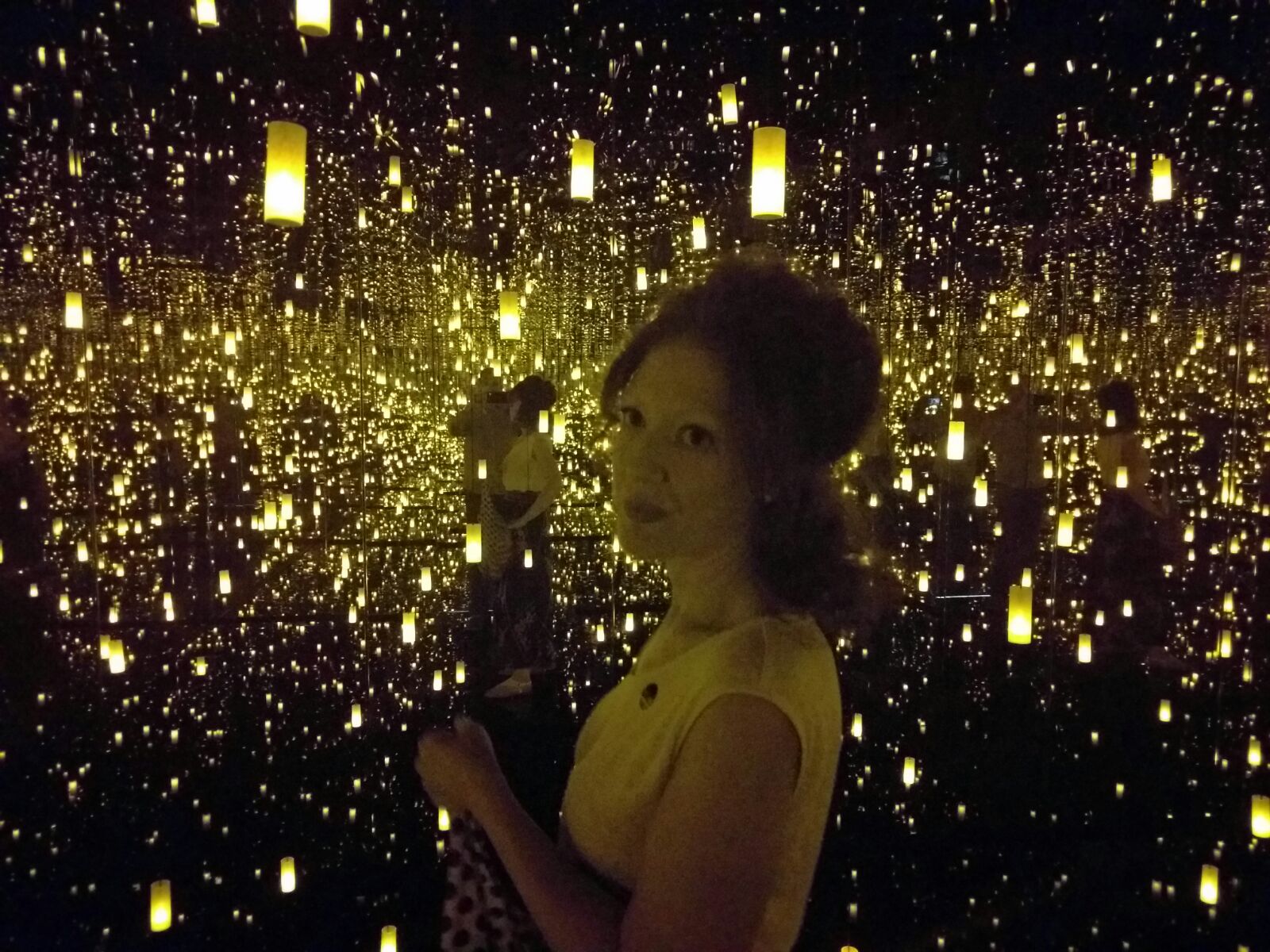  Yayoi Kusama's  At the End of the Universe  