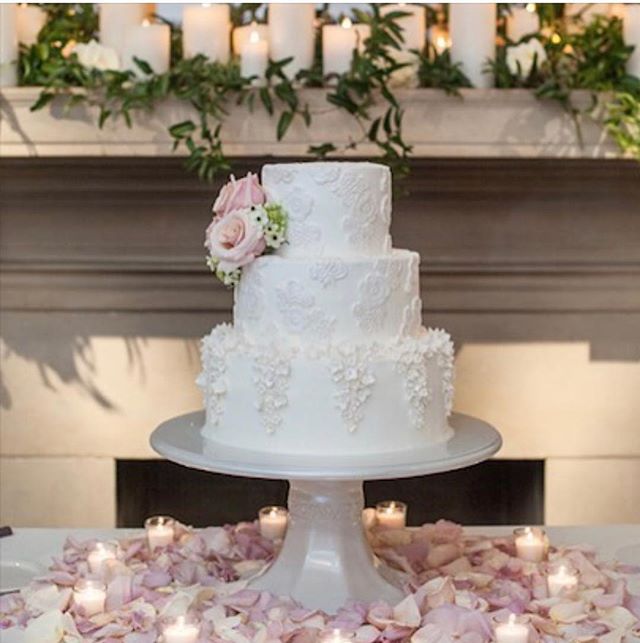 Sweet little wedding cake