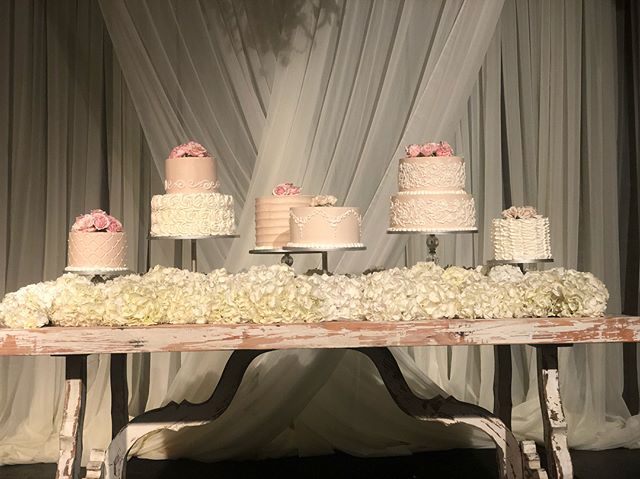 Love this set up for the Bride&rsquo;s cake table! Congratulations Haleigh and Emerson! Check out this beautiful table from @prophousebirmingham @bawarehousebham