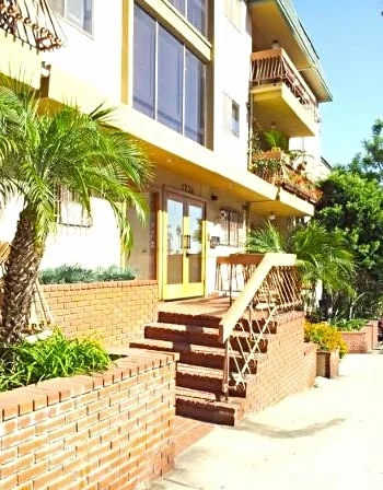 1734 N Fuller Ave #309