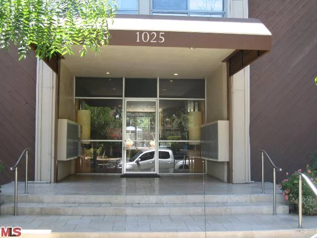 09-385725-2.jpg