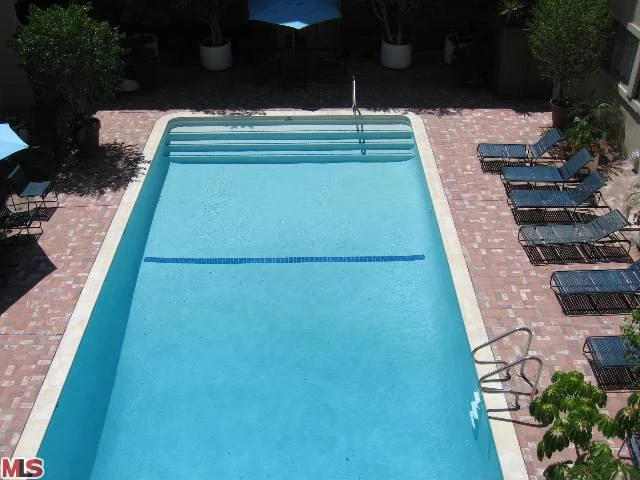 09-385725-3.jpg