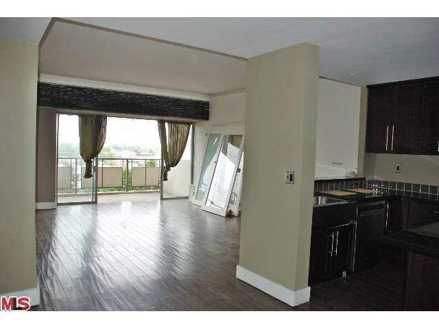 1155 N La Cienega #310